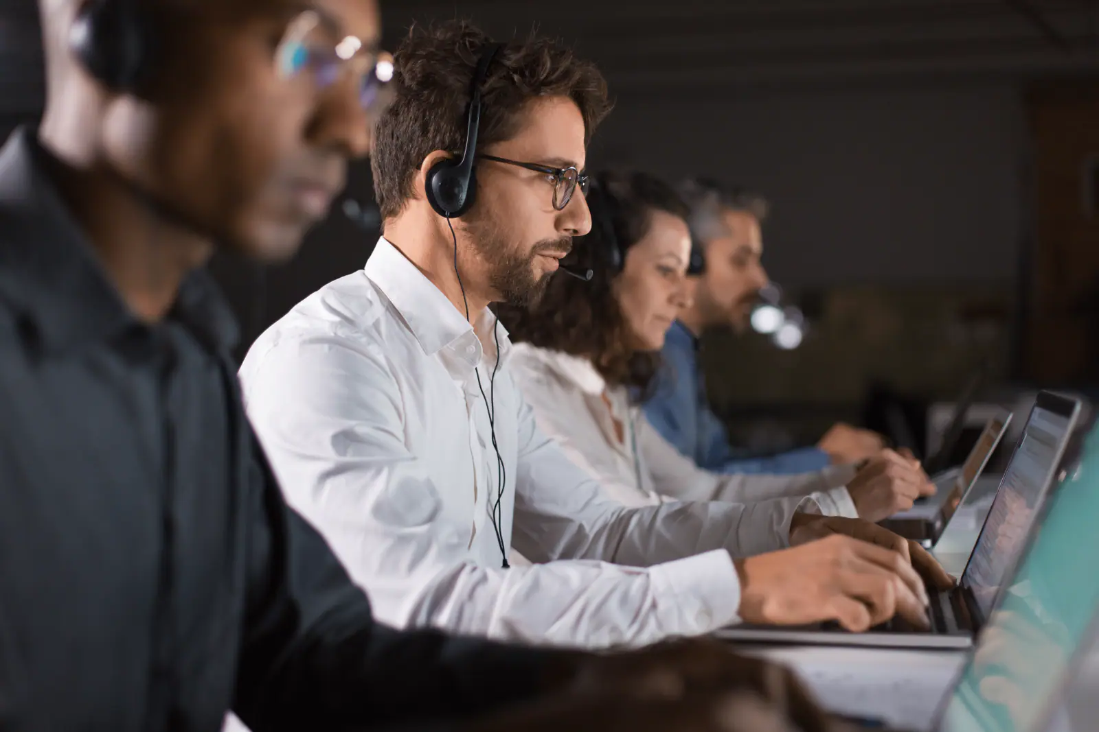 Agent IA traitant les demandes entrantes d’un service client